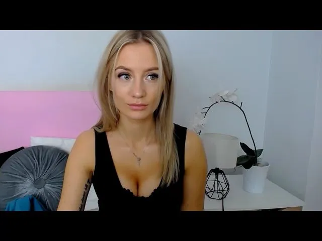 Live sex webcam photo for LenaaX #271717302