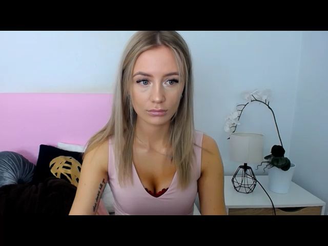 Live sex webcam photo for LenaaX #272129605