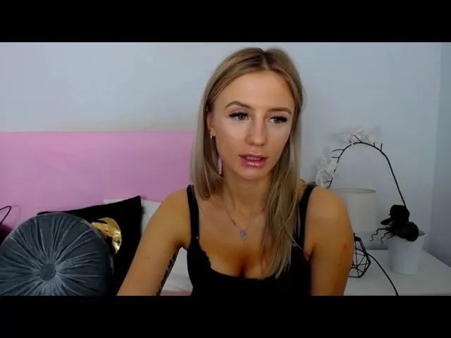 Live sex webcam photo for LenaaX #272152768