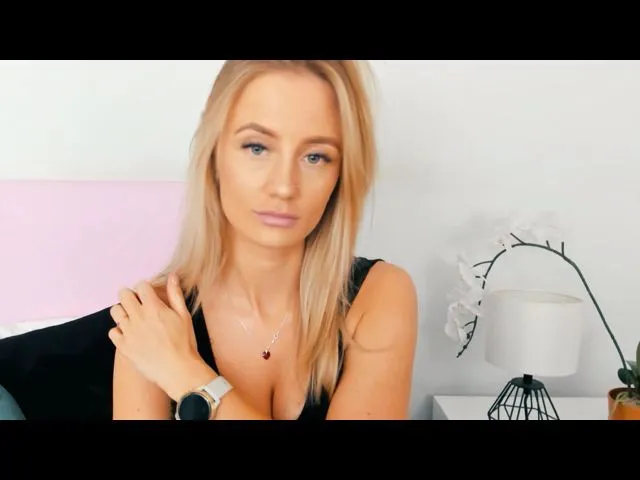 Live sex webcam photo for LenaaX #273757057