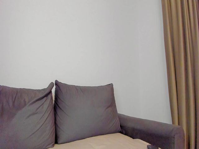 Live sex webcam photo for LexiRoseee #272970084