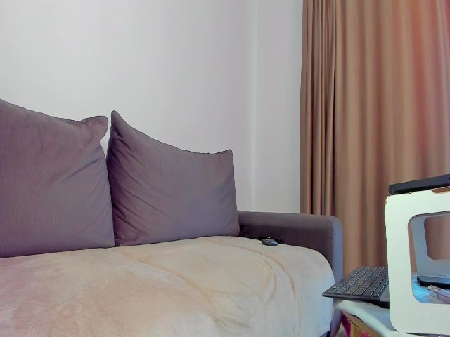 Live sex webcam photo for LexiRoseee #273480649