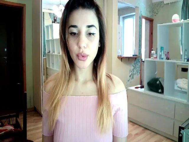 Live sex webcam photo for Lexy_hott #272018947