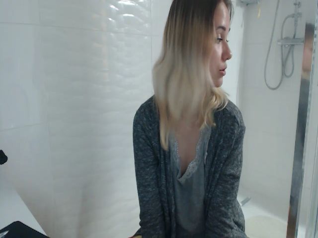 Live sex webcam photo for LeyaRoyal #273134444