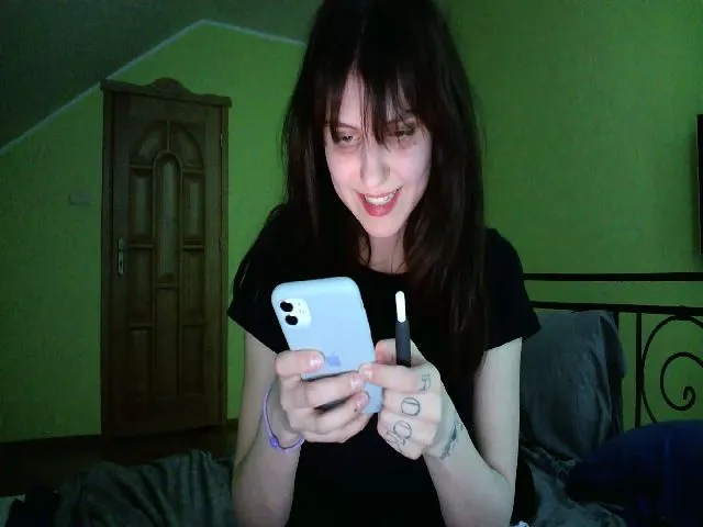 Live sex webcam photo for LiLMasha #272747652