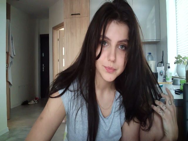 Live sex webcam photo for LiLMasha #275243468