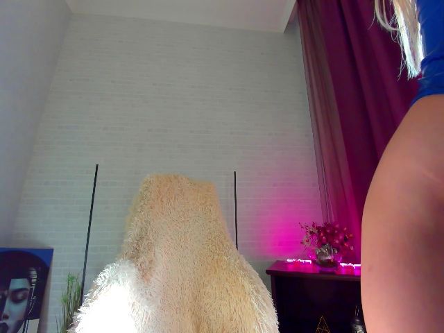 Live sex webcam photo for LiaBrazzer #272357863