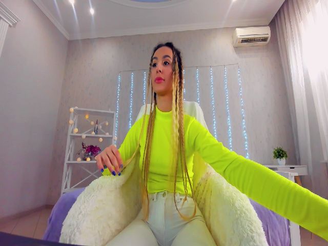 Live sex webcam photo for LiaBrazzer #272734422