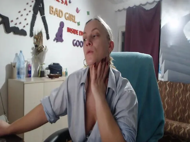 Live sex webcam photo for LiaMelanyy #271742754