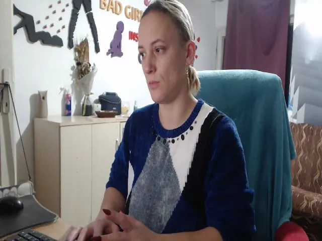 Live sex webcam photo for LiaMelanyy #271779619