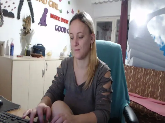 Live sex webcam photo for LiaMelanyy #272180810