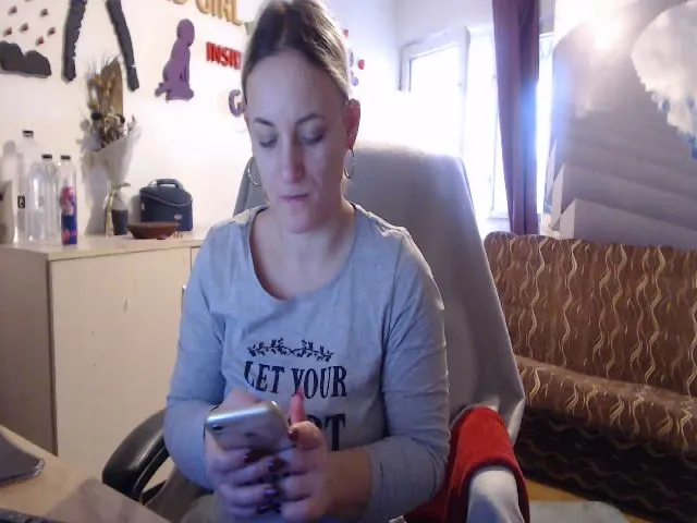 Live sex webcam photo for LiaMelanyy #272437044