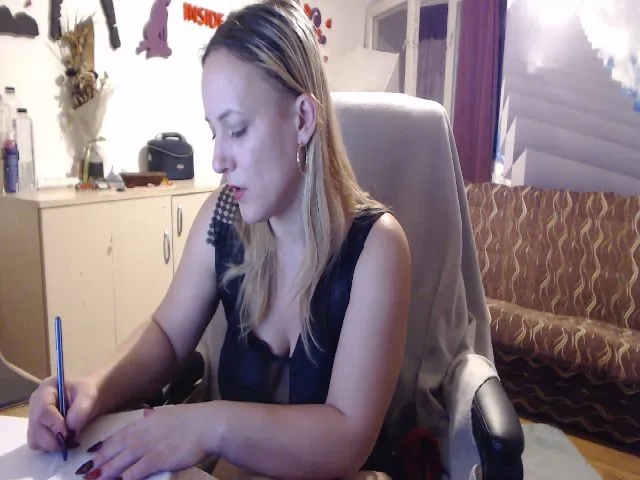 Live sex webcam photo for LiaMelanyy #272468444