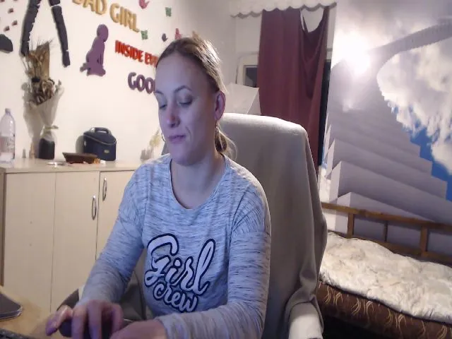 Live sex webcam photo for LiaMelanyy #272759205