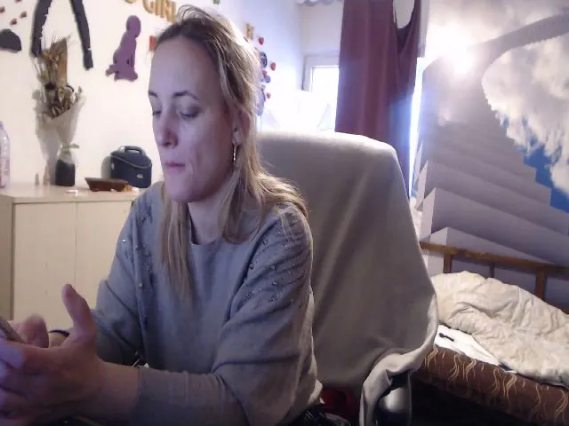 Live sex webcam photo for LiaMelanyy #272788267