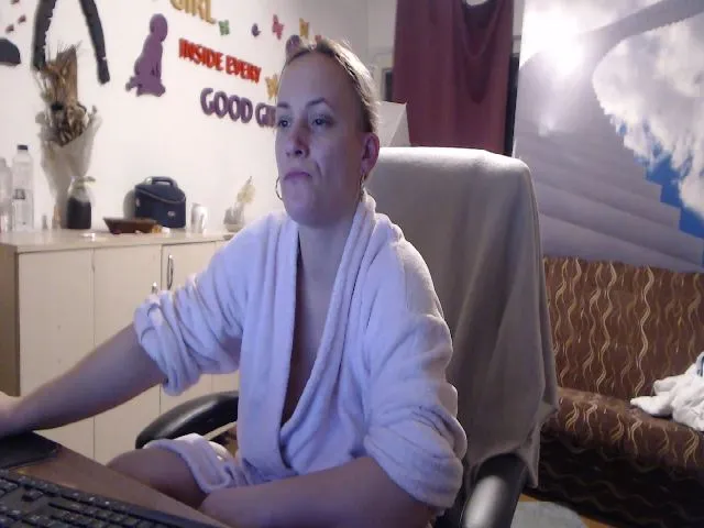 Live sex webcam photo for LiaMelanyy #272805709