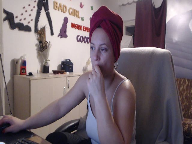Live sex webcam photo for LiaMelanyy #272881353
