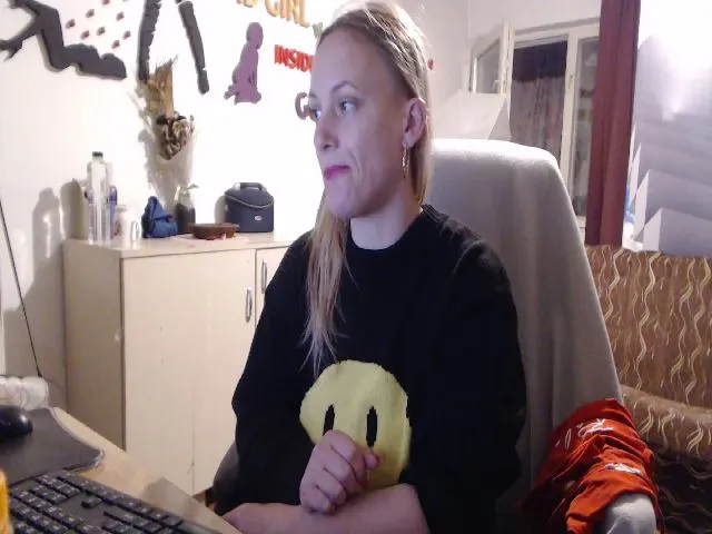 Live sex webcam photo for LiaMelanyy #273055957