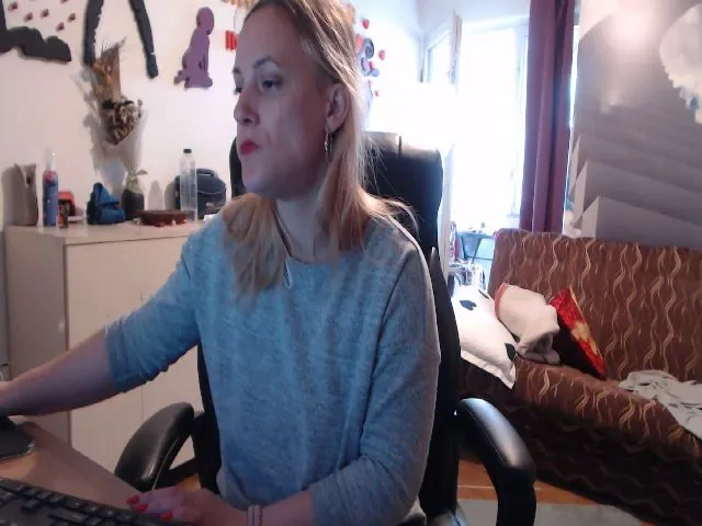 Live sex webcam photo for LiaMelanyy #273107520