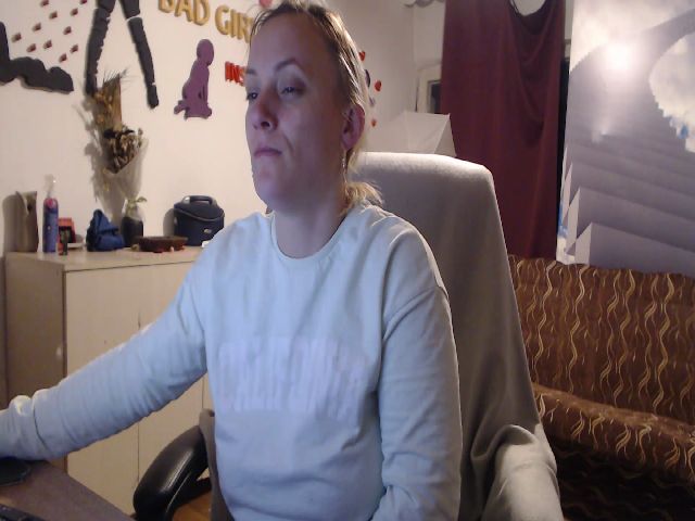 Live sex webcam photo for LiaMelanyy #273110799