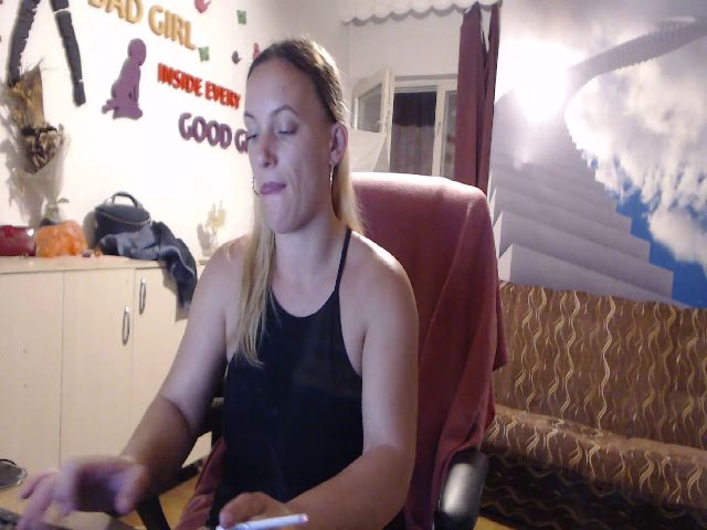 Live sex webcam photo for LiaMelanyy #273715469