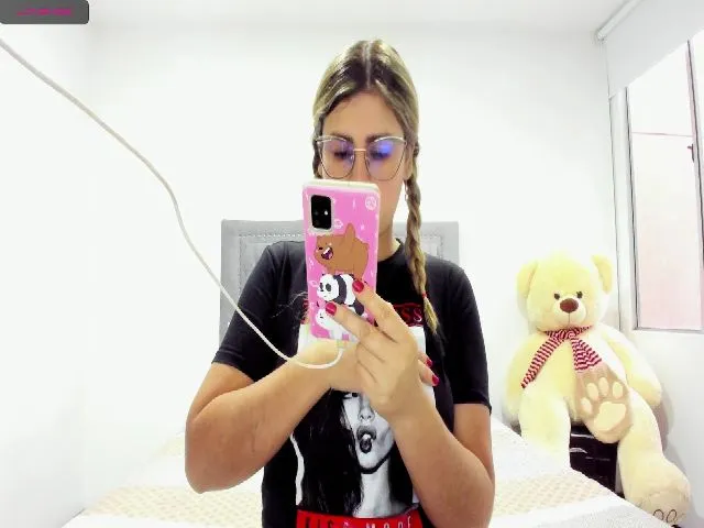 Live sex webcam photo for Liahkimi #273302876