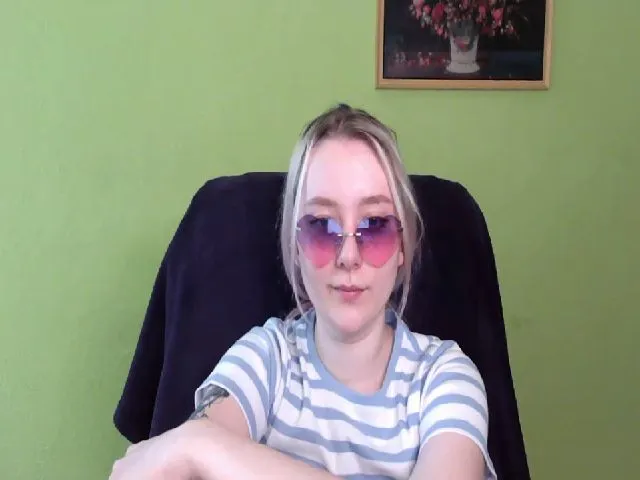 Live sex webcam photo for Liam_Lily #273312074