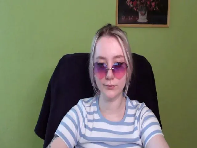 Live sex webcam photo for Liam_Lily #273312122