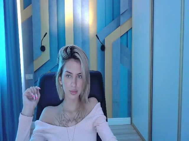 Live sex webcam photo for LianaSimmons #274103146