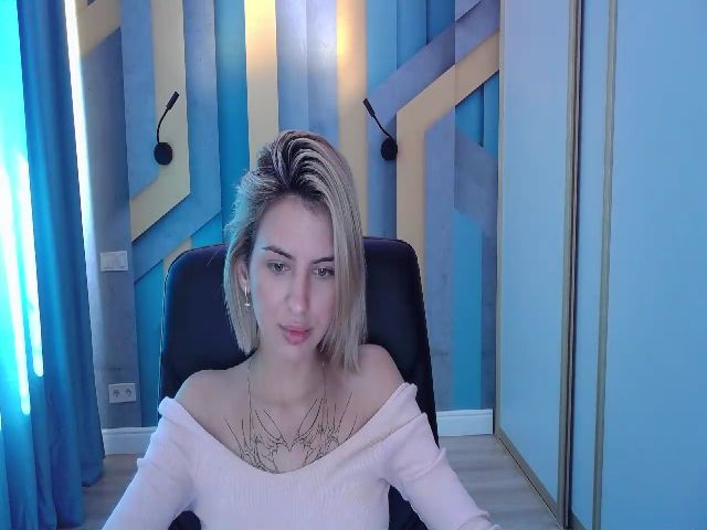 Live sex webcam photo for LianaSimmons #274103399