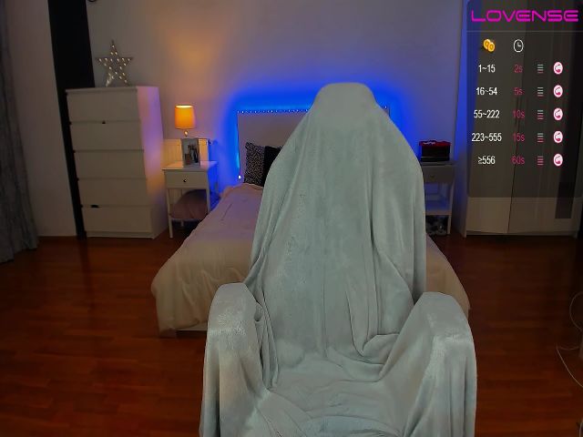 Live sex webcam photo for LilKassandra #272469657