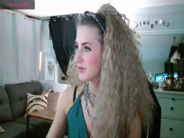 Live sex webcam photo for LilSadie #271729284