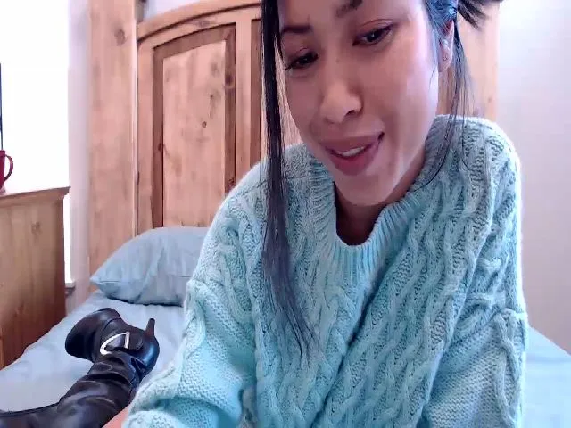 Live sex webcam photo for Lil__Bit #272465485