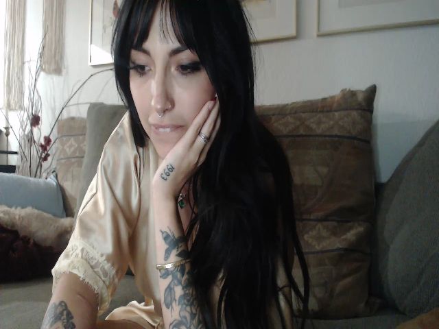 Live sex webcam photo for Lil_bunniii #273492960