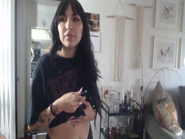 Live sex webcam photo for Lil_bunniii #273641914