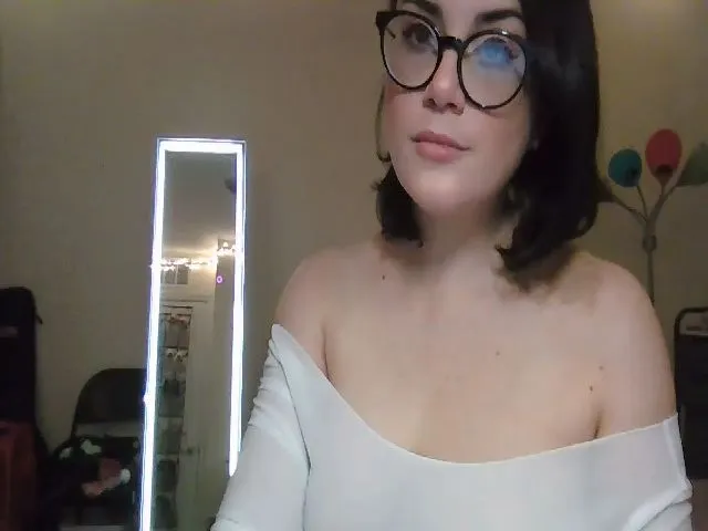 Live sex webcam photo for Lilacangel69 #272966228