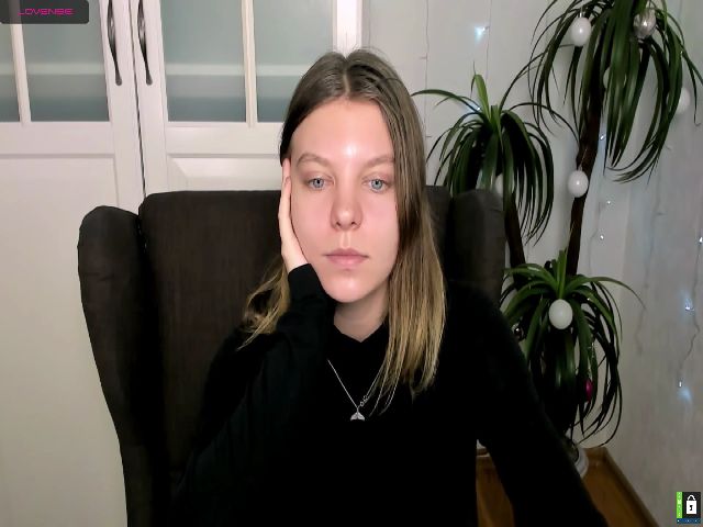 Live sex webcam photo for LiliaMorris #271792077