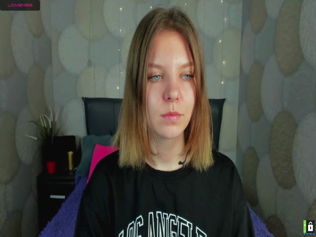 Live sex webcam photo for LiliaMorris #272204408