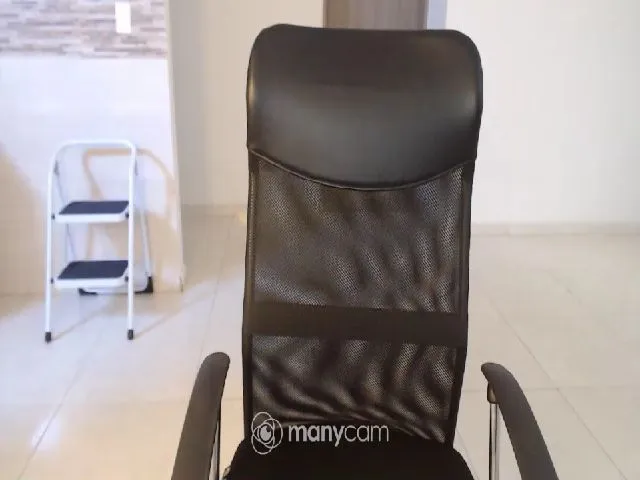 Live sex webcam photo for Lilleeychriis #271815611