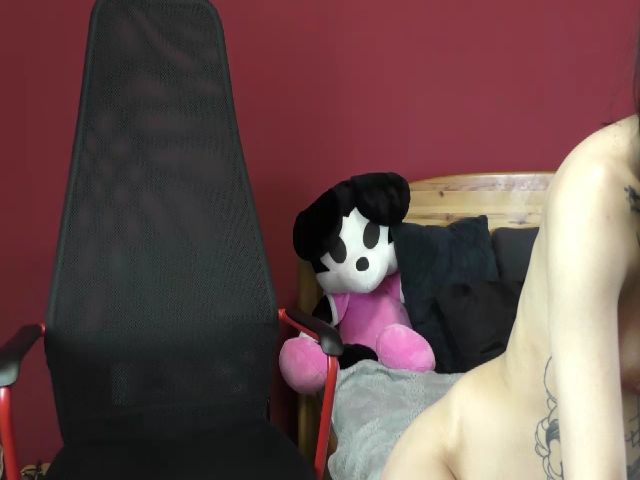 Live sex webcam photo for LilliaSins #272782617