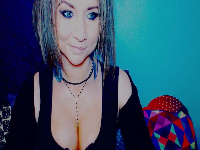 Live sex webcam photo for LillyFox69 #271919318