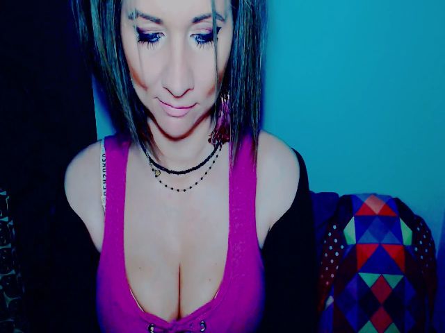 Live sex webcam photo for LillyFox69 #272441446