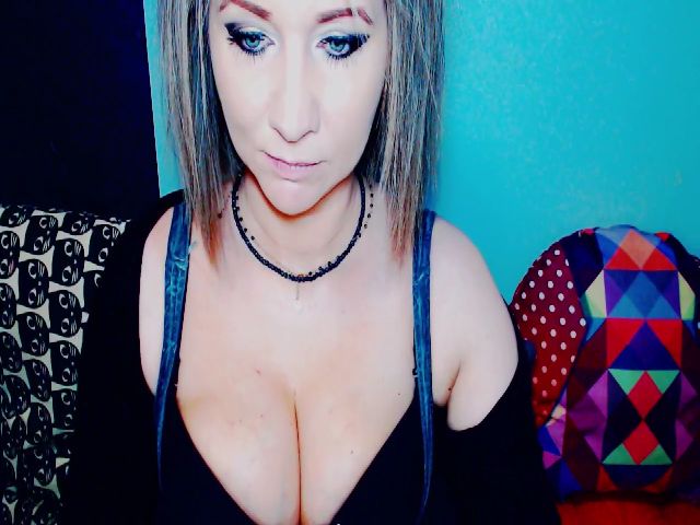 Live sex webcam photo for LillyFox69 #273611014