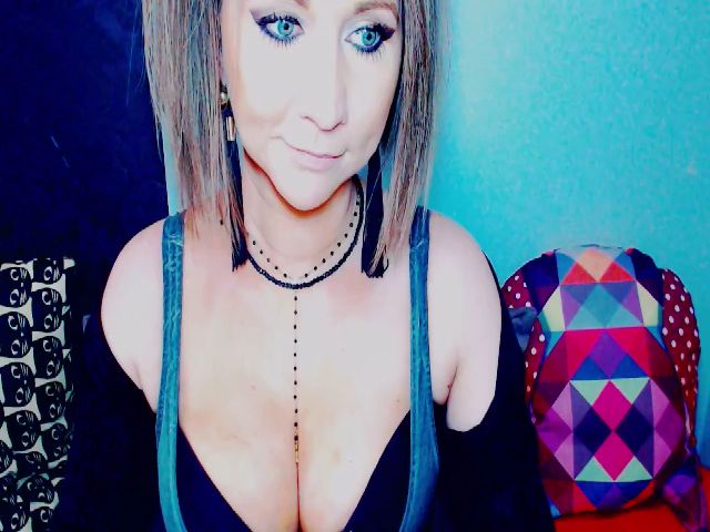 Live sex webcam photo for LillyFox69 #273762973