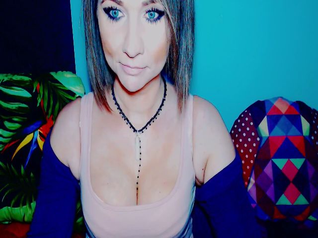 Live sex webcam photo for LillyFox69 #274174415