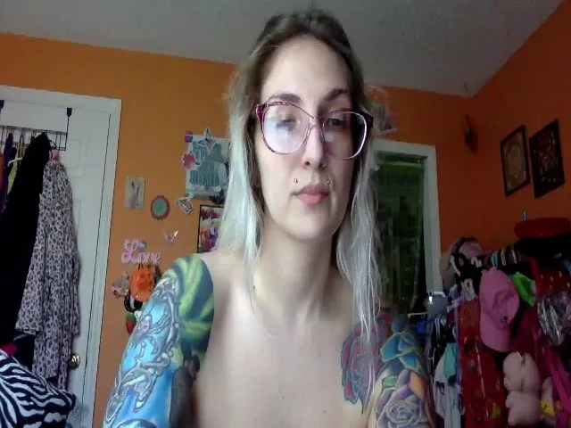 Live sex webcam photo for LillyLusha #272362739