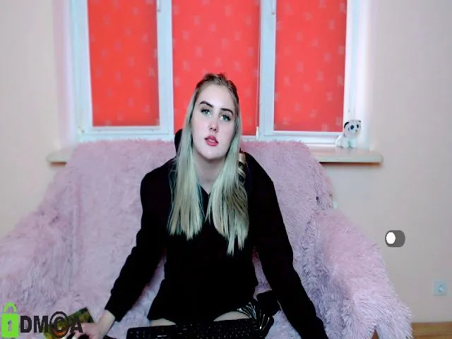 Live sex webcam photo for LillySharp #271992032