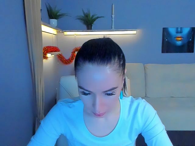 Live sex webcam photo for Lilly_Shine #272062952