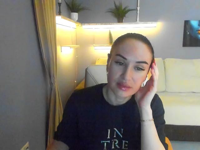 Live sex webcam photo for Lilly_Shine #272366423