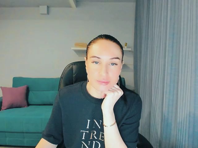 Live sex webcam photo for Lilly_Shine #272660165